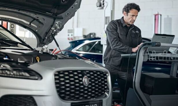 Servicing & MOT Image